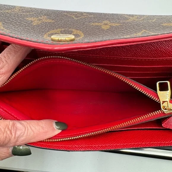 Louis Vuitton - Authentic-Sarah Retiro Mono / Red Trim Long wallet w/ Box - Picture 11 of 15